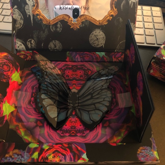 Urban decay LE BNIB Alice in wonderland palette - Picture 3 of 3